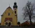 Bild: dob
Vor der St. Johannes Nepomuk-Kirche in Waldau soll noch in dieser Woche eine Tafel auf den großen Brückenheiligen hinweisen. Die Bevölkerung ist zu diesem Akt eingeladen.