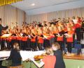 Bild: du
Wolfgang Ziegler und sein 70 Sänger und Musiker umfassender Teeniechor begeistert beim Jahreskonzert in der proppenvollen Mehrzweckhalle mit einem tollen Programm über 600 Besucher.