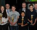 Bild: gf
Die jugendlichen bayerischen Meister zusammen mit stellvertetendem Landrat Hans Kummert (Zweiter von links), Bürgermeister Michael Göth (Fünfter von links) und ASC-Sportleiter Manfred Scharnagel (Zweiter von rechts). Beste weibliche Cross-Kart-Fahrerin ist Alina Meier vom ASC (Fünfte von rechts). Den Wanderpokal für den besten Cross-Kart-Fahrer holt sich Matthias Rösel vom ASC (rechts).