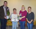 Bild: mmj
Nach 17 Jahren Arbeit im Kinderhaus Kleine hl. Theresia wurde Franzsika Mösbauer von Pfarrer Wolfgang Dietz, sowie von Kinderhausleiterin Anja Herdegen und ihrer Stellvertreterin Elisabeth Baier (Dritte und vierte von links) verabschiedet.