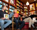 Bild: Stephan Huber
Vier Künstler, ein Kalender. Bei der Vorstellung in der Buchhandlung Mayr (von links): Johann Sturcz, Achim Hüttner, Marcus Trepesch und Heini Hohl.