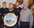 Bild: no
Gute Schützen hat die Illschwanger Kirwagemeinschaft in ihren Reihen. Von links Zweiter Vorsitzender Bastian Englhard, der Sieger nach Ringen, Philipp Sellner, Schützenkönig Julian Ehras, der Gewinner im Wettbewerb „Glück und Meister“, Manuel Pickel, sowie Schützenmeister Bruno Müller.