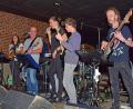 Bild: nm
Die Flossenbürger Band „Wyatt Earp“ und Musiker aus Wervik um Elke Durnez eröffnen das viertägige Treffen in Belgien mit einem Rockabend. Bild: privat