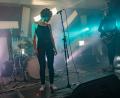Bild: otj
Christine Börsch-Supan ist nicht die weichzeichnende Begleitung einer noisigen Jungs-Band. Bei „Hope“ glänzt sie mit theaterhaftem Bühnenauftritt und klar akzentuiertem englischen Gesang.