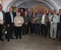 Bild: kro
Kommissarischer Schriftleiter Peter Knott (Dritter von rechts) präsentierte zusammen mit den Autoren, Bezirksheimatpfleger Dr. Tobias Appl (Zweiter von rechts) und Landrat Wolfgang Lippert (Vierter von rechts) die 30. Auflage der Buchserie "Heimat - Landkreis Tirschenreuth".