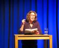 Bild: aks
Mit Schmäh und jeder Menge Humor präsentierte Schauspielerin Adele Neuhauser ihre Autobiografie in Sulzbach-Rosenberg.