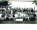 Bild: du
Drei Tage lang feiert die Kolpingsfamilie Schirmitz im Juli 1998 das 50. Gründungsfest. Damals wie heute steht Vorsitzender Josef Ziegler (vorne sitzend, Sechster von rechts) an der Spitze der engagierten Gemeinschaft.