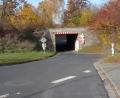 Bild: ak
Die Deutsche Bahn Netz AG steigt in die Neuplanung der marode Bahnbrücke in der Ganghofer Straße ein. Drei Vorschläge liegen dafür dem Gemeinderat vor. Dieser stimmt für die Variante, die ein breiteres Bauwerk mit Gehweg vorsieht.