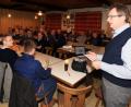 Bild: ch
BBV-Kreisobmann Josef Irlbacher (rechts) nannte im Gasthaus Haunersdorfer die Ostbayernring-Pläne "ein Verfahren, das uns Landwirten nicht gefällt" . Rund 40 Landwirte sparten nicht mit Kritik an dem Tennet-Vorhaben und erkundigten sich bei den BBV-Fachleuten nach ihren Rechten.