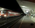Bild: Petra Hartl
Vorsicht am Bahnsteig - die Elektrifizierung fährt ein! Der Zugverkehr durch Amberg soll im nächsten Jahrzehnt unter Strom gesetzt werden.