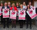 Bild: Bühner
Akteuere und Veranstalter der Geburtstagsfeier "100 Jahre Frauenwahlrecht" darunter in vorderer Reihe OTH-Präsidentin Professorin Andrea Klug und Oberbürgermeister Kurt Seggewiß (Dritte und Zweiter von links).