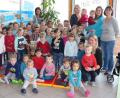 Bild: rpp
Auch in Speinshart werden die Kleinsten zu Igelpaten. Stolz übergeben die Mädchen und Buben des Kinderhauses ihre Futterspenden. Beim nächsten Ausflug in den Wald wollen sie außerdem ein Igelhaus bauen.