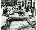 Bild: Wolfgang Steinbacher
1998 waren die Bauarbeiter vor der Häuserzeile am Marktplatz aktiv. Sie arrangierten einen drei Meter breiten Korridor als Verbindung zwischen Georgen- und Rathausstraße.