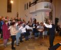 Bild: bk
Symbolisch für die Zusammenarbeit in der Pfarreiengemeinschaft könnte man den den Chor sehen, der beim Festgottesdienst zur Großen Visitation in der Kirche singt. Es sind Sänger aus allen Orten der Pfarrei vertreten.