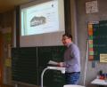 Bild: exb
Marktrat Jürgen Kraus besucht die vierte Klasse der Plößberger Grundschule. Ein Thema im Heimat- und Sachkundeunterricht ist „Die politische Gemeinde“. Dazu kann der Gast den Schülern viele Fragen beantworten.