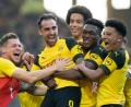 Bild: dpa
Jadon Sancho (rechts) ist einer dieser jungen Überflieger bei Borussia Dortmund. Er und seine Teamkollegen haben derzeit viel zu jubeln