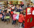Bild: bkr
Viele Päckchen haben die Buben und Mädchen der Kinderfeuerwehr Immenreuth schon gesammelt.