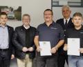 Bild: Hirsch
Inspektionsleiter Armin Kott (Zweiter von rechts) und sein Kollege Dieter Jäger (links) ehrten die „Sicherheitswachtler“ Thomas Faderl (rechts) und Christian Reinhardt (Dritter von rechts). Oberbürgermeister Andreas Feller (Mitte) und sein Mitarbeiter Stefan Schamberger gratulierten.