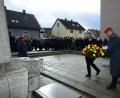 Bild: bey
Zum Volkstrauertag gedenken die Vereine mit Bürgermeister Ernst Lenk und einem Vertreter der Bundeswehr den Toten der Kriege.