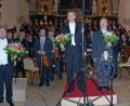 Bild: Christiane Zeigler
Vor ausverkauftem Haus überzeugen (von links) Bariton Roman Hoza, Tenor Tomas Cerny, Andreas Sagstetter, Jaroslav Martinasek, Daniela Straková-Sedrlová sowie Chöre und Musiker beim großen Herbstkonzert.