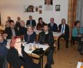 Bild: rpp
Mit großem Interesse verfolgen die Gäste Hans Walters Ausführungen zum dreißigjährigen Krieg in der Oberpfalz.