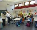 Bild: hah
Lehrer und Schüler der Lauterachtal-Grundschule Hohenburg werden beim Unterricht gefilmt. Das Thema der Stunde: Photovoltaik.