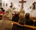 Bild: gi
Pfarrer Josef Most feiert in der Kapelle den Festgottesdienst.
