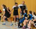 Bild: ham
HSG-Trainer Karl Söllner (Mitte) konnte auf der Bank mehr als zufrieden sein. Seine Spielerinnen setzten die Anweisungen in den beiden Partien (hier Bild aus Partie gegen Erlangen-Bruck) konsequent um. 	Bild: ham