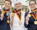 Bild:  Svea Pietschmann
Katharina Klinger, Carina Linnemann und Julia Wörishofer (von links) sind die beste Mannschaft und holen Gold für den Freistaat bei den Deutschen Jugendmeisterschaften im Hotel- und Gastgewerbe.