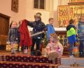 Bild: exb
Bild von der Mantelteilung beim Stück in der Kirche.