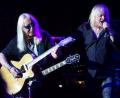 Bild: Wolfgang Houschka
Uriah-Heep-Gründungsmitglied Mick Box (links) und Sänger Bernie Shaw: „Lady In Black“ von zwei Männern, die ihre Rocknummern dröhnend über die Rampe bringen. Keiner fragt da nach dem Lebensalter.