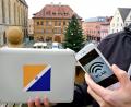 Bild: Petra Hartl
Das Gerät zur Frequenzmessung am Marktplatz (links) ist wieder abgebaut.