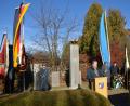 Bild: dob
Wie hier am Kriegerdenkmal in Altenstadt legt Bürgermeister Andreas Wutzlhofer auch an den anderen Gedenkstätten in der Großgemeinde einen Kranz nieder. Vereine und Fahnenabordnungen begleiteten die Zeremonie.