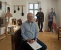 Bild: tr
Roland Weis ist einer der vielen Helfer, die die sehenswerte Ausstellung zum Ersten Weltkrieg initiert, organisiert und aufgebaut haben.