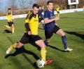 Bild: heh
Der SV Poppenreuth besiegte den ATS Kulmbach verdient mit 2:0. Hier zieht Josef Kotrba (links), Schütze des 1:0, ab. Rechts der Kulmbacher Achmet Topal Memet, der in der zweiten Halbzeit die Gelb-Rote Karte sah.