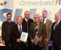 Bild: bgm
Erich Schieder (vorne, von links), Josef Schaller und Waltraud Stangl (nicht im Bild) sind neue Ehrenmitglieder der CSU Floß. Kreisvorsitzender Stephan Oetzinger (hinten, von links), Landrat Andreas Meier, Ortsvorsitzender Sebastian Kitta und Festleiter Armin Betz gratulierten.