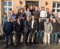 Bild: exb
Der erweiterte CSU-Vorstand steht geschlossen hinter Bürgermeister Werner Nickls (vorne, Dritter von links) Vorschlag, Roman Schäffler als Kandidaten ins Rennen um den Chefsessel im Kemnather Rathaus zu schicken.