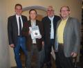 Bild: krb
Jörg Krämer (Zweiter von links) stellt im Rathaus seine Forschungen zur Stadtgeschichte von Neustadt und Altenstadt vor. Museumsvereinsvorsitzender Bernhard Knauer (rechts) sowie die Bürgermeister Ernst Schicketanz (links) und Rupert Troppmann sind begeistert.
