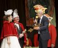 Bild: abi
Jetzt regieren die Narren in Rawetz. Bürgermeister Horst Geißel übergab den Rathausschlüssel an das neue Prinzenpaar namens Prinz René, Designerschauspieler vom Trottacker, und Prinzessin Anja III., Fotostylistin mit Poesie.