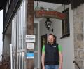 Bild: lue
„Gaststätte geschlossen“, steht auf dem Schild beim Eingang des Marktredwitzer Hauses. FGV-Geschäftsführer Jörg Hacker hofft, dass schnell wieder neue Pächter in das Gasthaus einziehen.