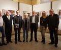 Bild: eib
Zahlreiche Gäste kamen zur Vernissage. Unser Bild zeigt von links CeBB-Leiterin Dr. Veronika Hofinger, Edmund Stern, Josef Horáček, Zweiter Bürgermeister der Stadt Tachov, Filip Smola, Bürgermeister der Stadt Železná Ruda, Landrätin Rita Röhrl, Herbert Pöhnl, Gabi Dlubal, zweiteVorsitzende von Bavaria Bohemia und Ladislav Macak, neuer Bürgermeister von Tachov.