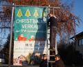 Bild: wmi
Viel Arbeit macht sich seit Jahren die Schlammersdorfer Feuerwehr mit ihrem Christbaumverkauf. Denn die Brandschützer wollen nicht einfach nur Bäume verkaufen, sondern ihren Kunden auch einen angenehmen Service und möglichst gute Unterhaltung bieten. Große Plakate weisen schon jetzt auf die Aktion hin, deren Erlös diesmal vor allem für die neue Feuerwehrfahne verwendet werden soll.