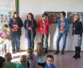 Bild: jzk
Rektorin Christiane Böhm (rechts) bedankt sich bei den vier Vorleserinnen Anja Clement, Sieglinde Lorenz, Ursula Pleier und Iris Abramowski (von links).