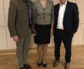 Bild: exb
Bildunterschrift: Prof. Dr. Robert H.G. Schwinger, Chefarzt der Medizinischen Klinik II am Klinikum Weiden, Dr. med. Elena Perlifan, Lungenfachärztin an der Medizinischen Klinik II und Prof. Dr. med. Stefan Rosenkranz, geschäftsführender Oberarzt der Medizinischen Klinik III am Universitätsklinikum Köln referierten beim 34. Medizinischen Forum. Foto: Kliniken Nordoberpfalz AG.