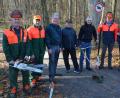 Bild: jr
Das ehrenamtliche TuS-Team packt kräftig an. Jetzt sind die Loipen im Großbüchlberger Forst für den bevorstehenden Winter vorbereitet worden. Von links Peter und Franz Grillmeier, TuS-Präsident Anton Bauernfeind, Reinhold Wedlich, Thomas Schiffmann, Manfred Günthner und Rudolf Hartwich.