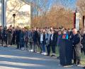 Bild: cr
Neuntklässler der Mittelschule tragen mit anschaulichen Berechnungen den Wahnsinn von Kriegen vor. Die Tatsache, dass eine Schule sich hier engagiert, bingt ihr Lob von allen Seiten.