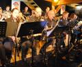 Bild: gge
Jeder Zentimeter der Bühne ist mit Musikern der Metro-Jazz-Band war besetzt