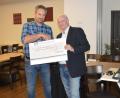 Bild: exb
Vorsitzender Wolfgang Lobinger (links) übergab einen Scheck über 650 Euro an Kolping-Diözesansekretär Ludwig Haindl.