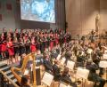 Bild: Jörg Otto
Leidenschaftliche Sänger treffen auf ein großartiges Orchester: „Singing Witt“ begeistert wieder einmal ein volles Haus mit einem toll inszenierten Programm – und das für den guten Zweck.