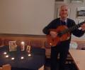 Bild: exb
Pfarrer Josef Triebenbacher nahm seine Zuhörer mit auf einen musikalischen Streifzug durch die Bibel.
